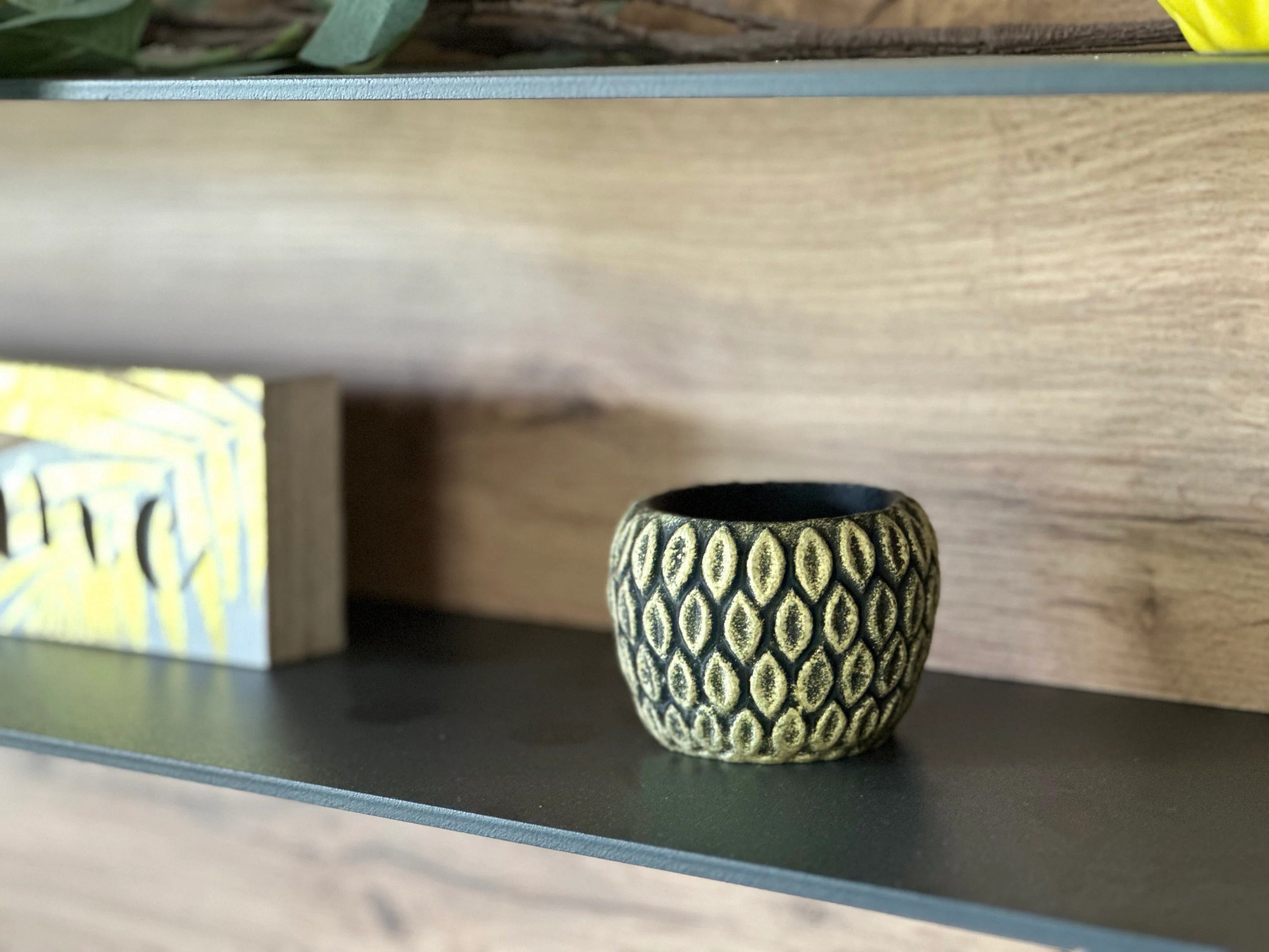 Elegant Leaf Vase With Gold Sustainable Decoration Perfect