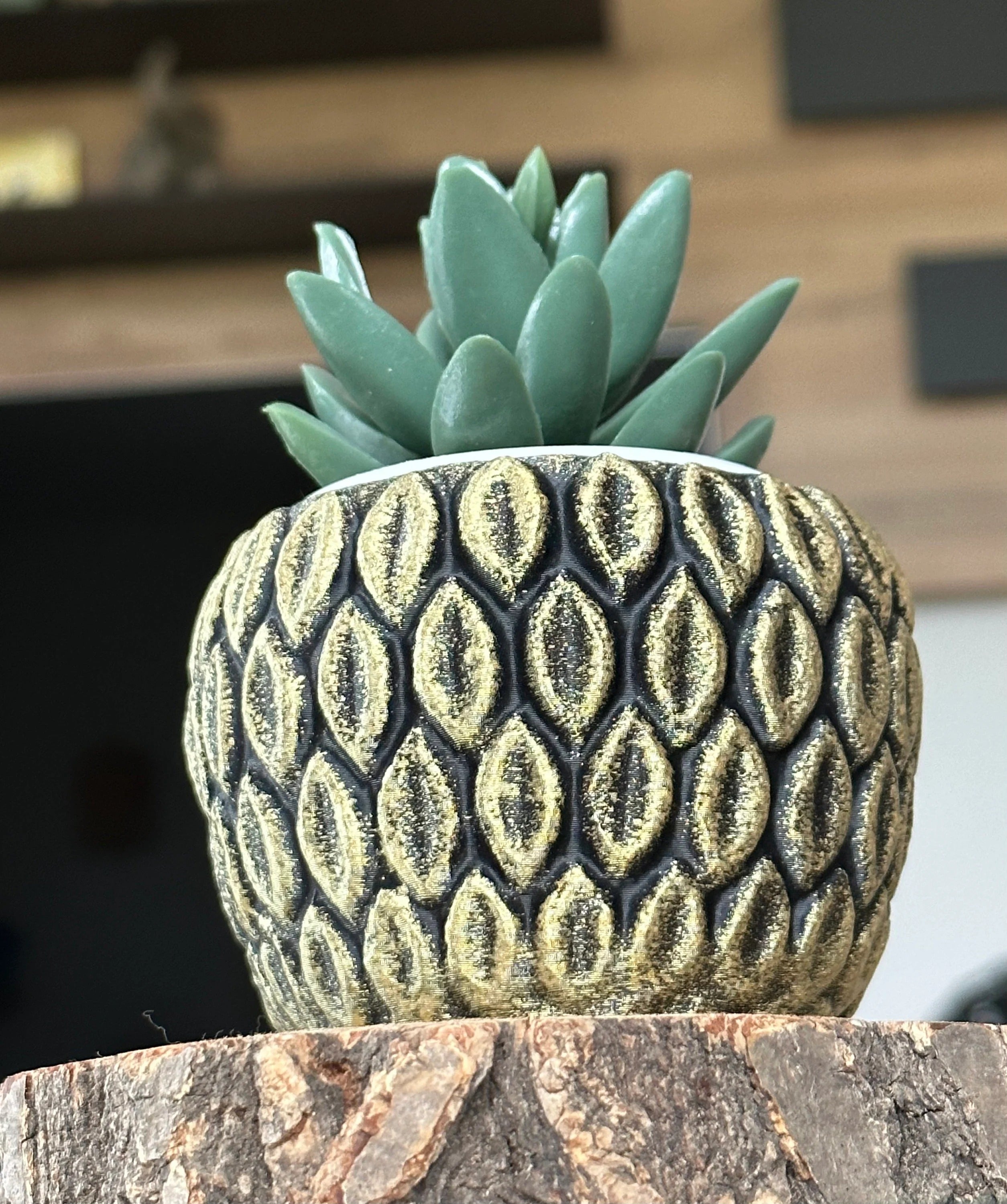 Elegant Leaf Vase With Gold Sustainable Decoration Perfect